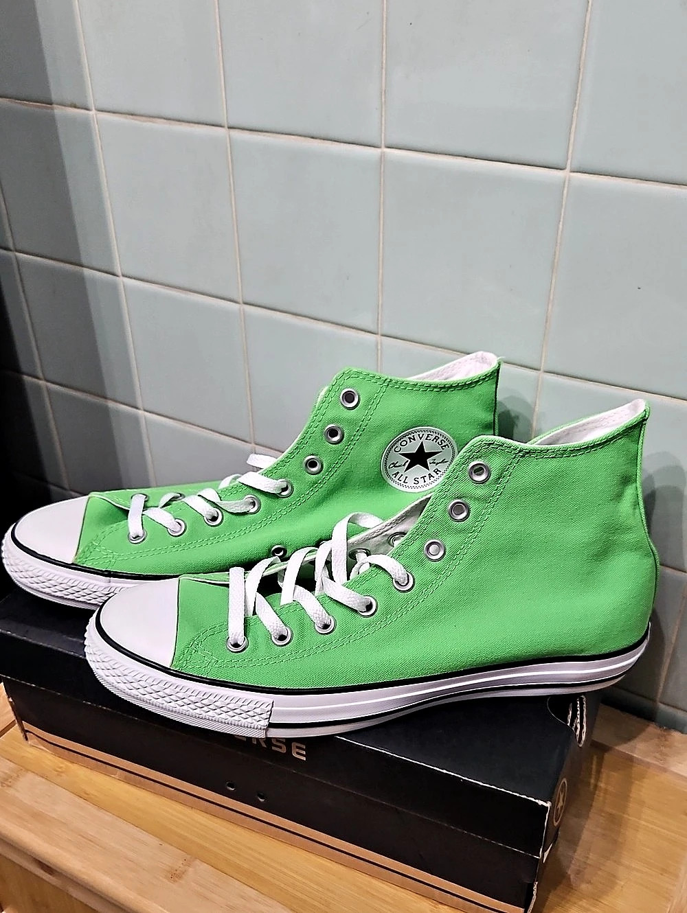 Converse Chuck Taylor All Star High Top Neon Green US Men 10 Women 12 NWT